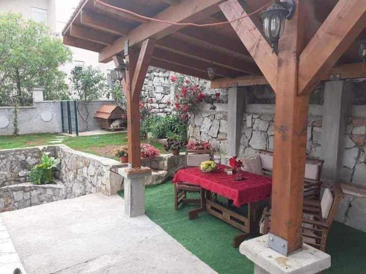 Mini Garsonjera Hotell Podgorica Eksteriør bilde